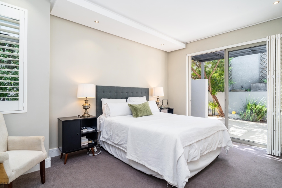 2 Bedroom Property for Sale in Vredehoek Western Cape
